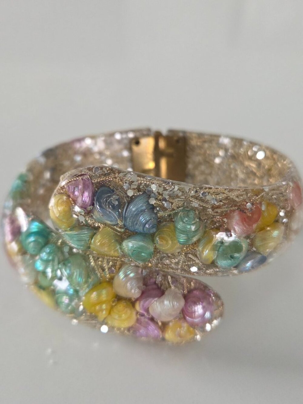 Vintage Luc ite Seashell Bracelet